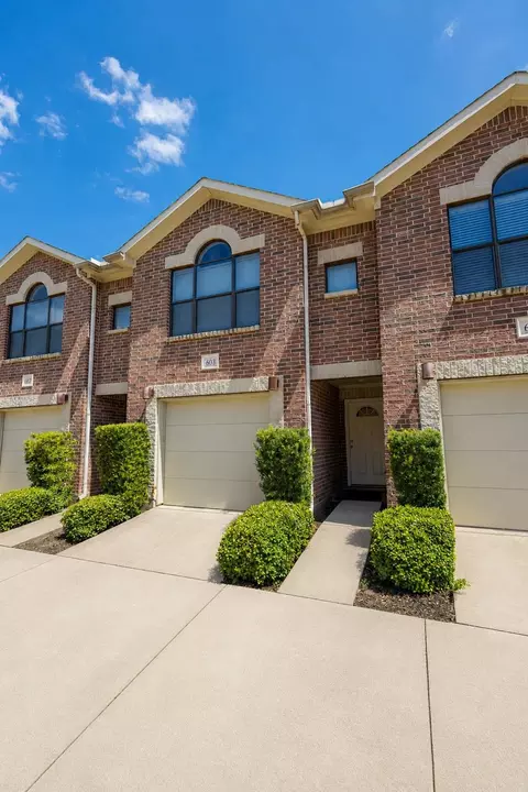 Exterior - 5941 S Loop E #603, Houston, TX 77033 photo 4 of 5