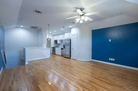 Living - 5941 S Loop E #603, Houston, TX 77033 photo 4 of 7