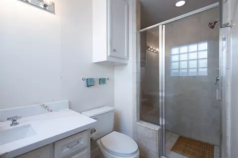 Bath - 5941 S Loop E #603, Houston, TX 77033 photo 2 of 3