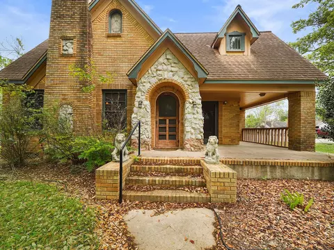 229 E Cedar St, Angleton, TX 77515