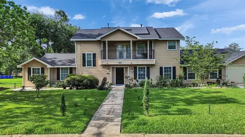 7923 Glenview Dr, Houston, TX 77061