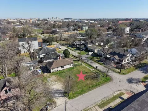 3241 Simmons St, Houston, TX 77004