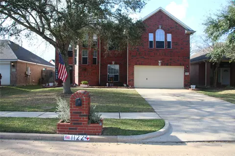 1122 Chase Park Dr, Bacliff, TX 77518