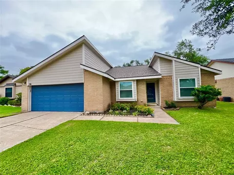 37 Ranch House Loop, Angleton, TX 77515 photo 1