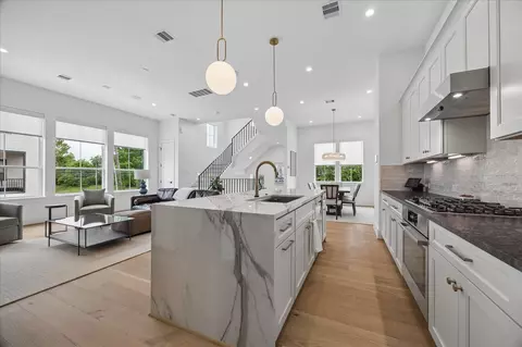 2205 Dennis St, Houston, TX 77004