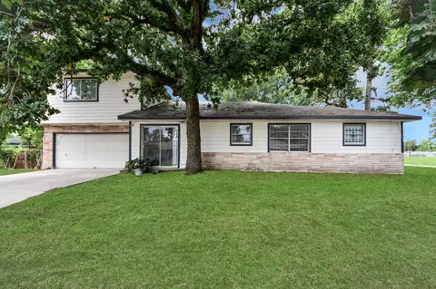 7450 Lakewood Dr, Houston, TX 77016