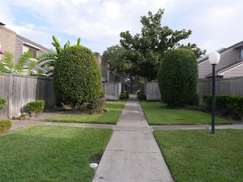 13840 Hollowgreen Dr #106, Houston, TX 77082
