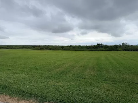 1150 Lagoon Dr, Crystal Beach, TX 77650