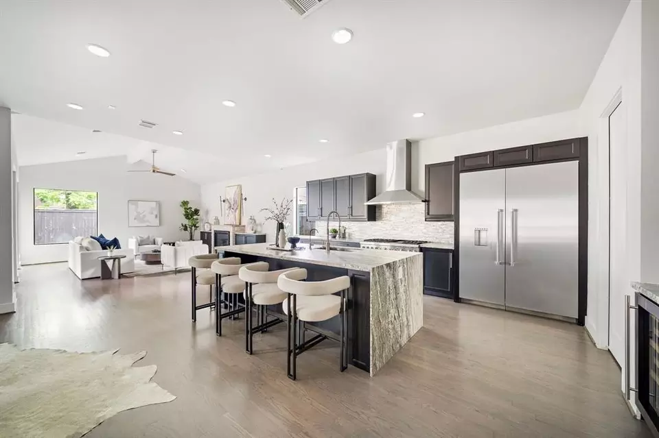 Kitchen - 1906 Ebony Ln, Houston, TX 77018 photo 4 of 4