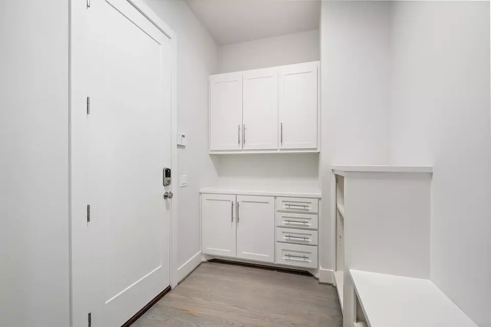 Entry Way - 1906 Ebony Ln, Houston, TX 77018 photo 2 of 2