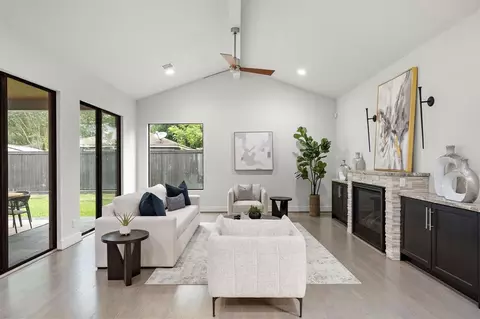 Living - 1906 Ebony Ln, Houston, TX 77018 photo 1 of 2