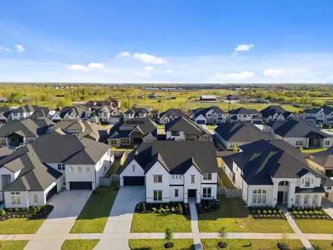 2010 Pine Woodland Ln, Manvel, TX 77578