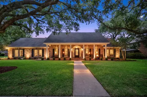 51 Dewberry Ct, Lake Jackson, TX 77566