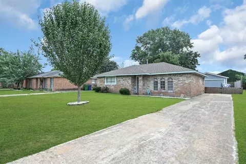 1301 Northbrook Dr, Angleton, TX 77515 photo 1