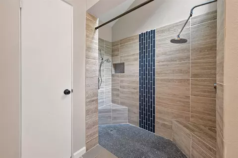 Bath - 23610 Creekview Dr, Spring, TX 77389 photo 3 of 6