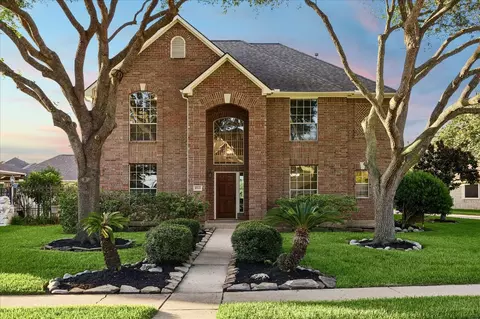 8503 Beacon Bend Ln, Pearland, TX 77584