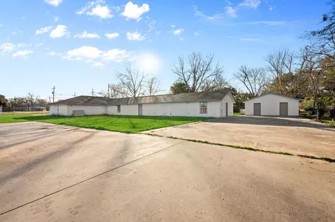 114 Main St, Hull, TX 77564