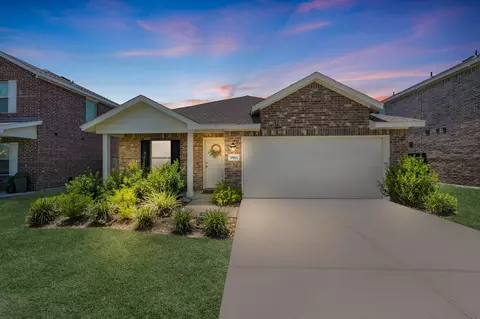 9911 Stoney Spring Ln, Baytown, TX 77521