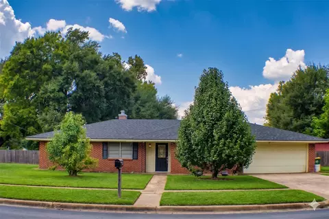 202 Rose Marie Blvd, Hearne, TX 77859
