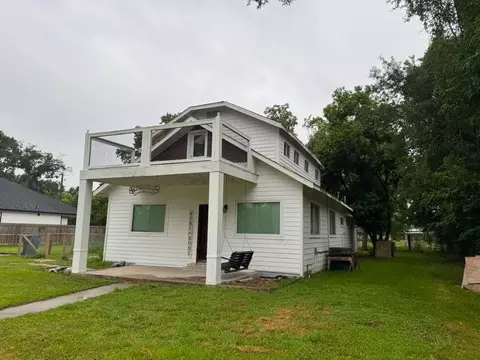 8105 Parker Rd, Houston, TX 77078