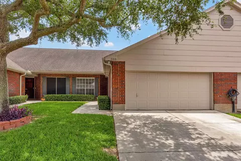 3310 Country Meadows Ct, Pearland, TX 77584