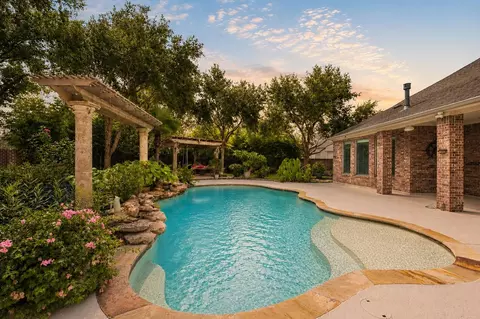 17615 Sunbriar Ln, Houston, TX 77095