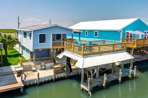 1188 Boyt Rd, Port Bolivar, TX 77650