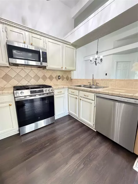 Kitchen - 1918 Medway Dr, Spring, TX 77386 photo 4 of 7