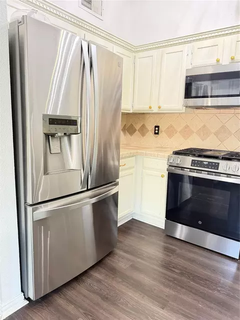 Kitchen - 1918 Medway Dr, Spring, TX 77386 photo 5 of 7