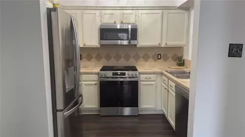 Kitchen - 1918 Medway Dr, Spring, TX 77386 photo 6 of 7