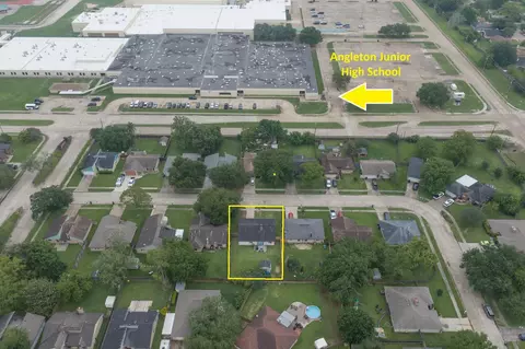 View/Area - 10 Wagon Lane Loop, Angleton, TX 77515 photo 6 of 6