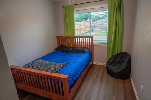 Bedroom - 10 Wagon Lane Loop, Angleton, TX 77515 photo 5 of 5