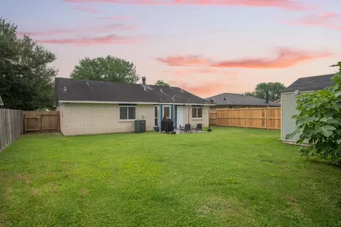 Exterior - 10 Wagon Lane Loop, Angleton, TX 77515 photo 3 of 4