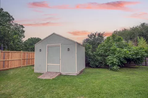 Exterior - 10 Wagon Lane Loop, Angleton, TX 77515 photo 4 of 4