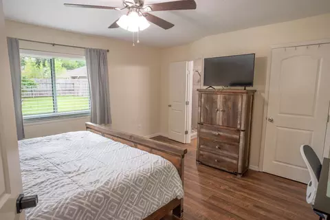 Bedroom - 10 Wagon Lane Loop, Angleton, TX 77515 photo 1 of 5