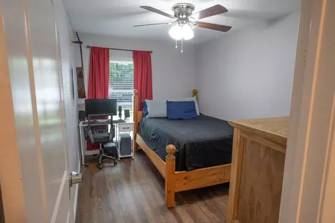 Bedroom - 10 Wagon Lane Loop, Angleton, TX 77515 photo 4 of 5