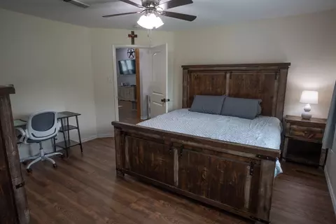 Bedroom - 10 Wagon Lane Loop, Angleton, TX 77515 photo 3 of 5