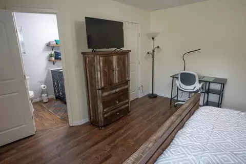 Bedroom - 10 Wagon Lane Loop, Angleton, TX 77515 photo 2 of 5