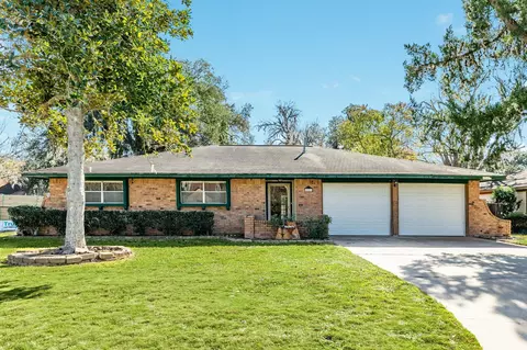 267 Wentworth Dr, West Columbia, TX 77486