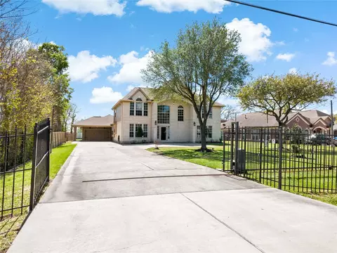 5631 Brookfield Dr, Houston, TX 77085