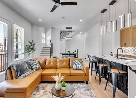 2707 Berry St, Houston, TX 77004