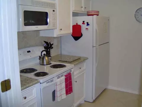 3220 69th St #F2, Galveston, TX 77551