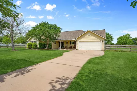 1945 Settlers Way Dr, Sealy, TX 77474