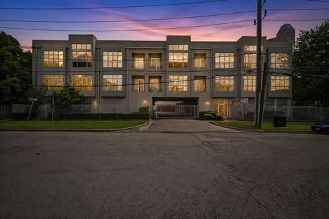 207 Pierce St #305, Houston, TX 77002