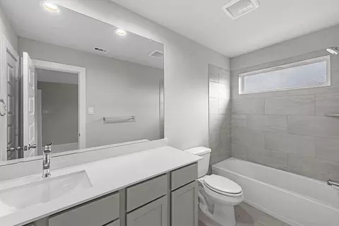 Bath - 2491 Forest Cedar Ln, Conroe, TX 77301 photo 2 of 3