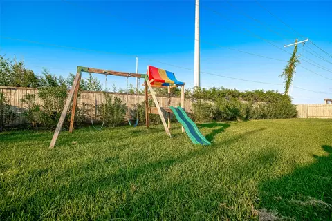 Exterior - 346 Apache Field Ln, La Marque, TX 77568 photo 9 of 9