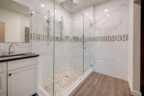 Bath - 346 Apache Field Ln, La Marque, TX 77568 photo 4 of 5
