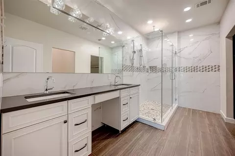 Bath - 346 Apache Field Ln, La Marque, TX 77568 photo 3 of 5