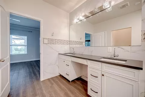 Bath - 346 Apache Field Ln, La Marque, TX 77568 photo 5 of 5