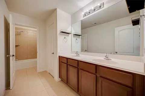 Bath - 346 Apache Field Ln, La Marque, TX 77568 photo 1 of 5
